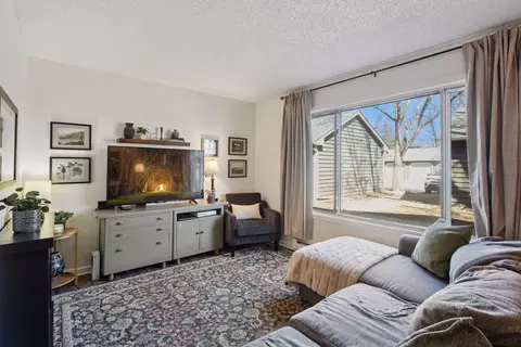 720 W Village Rd #103, Chanhassen, MN 55317