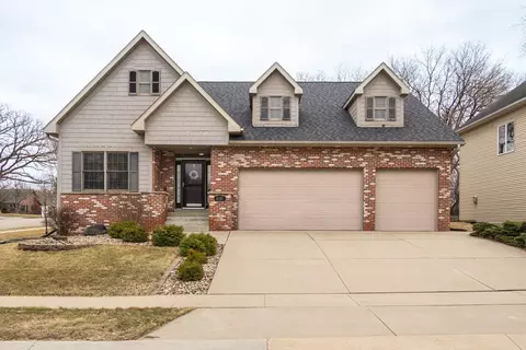 2101 Glenview Ln NE, Rochester, MN 55906