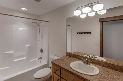 Bath - 14729 Springwood Dr, Baxter, MN 56425 photo 4 of 4