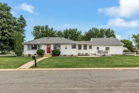 700 E Church St, Belle Plaine, MN 56011