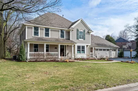 515 Harbor Ct, Shoreview, MN 55126
