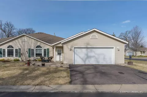 2001 Cottage Trl, North Mankato, MN 56003
