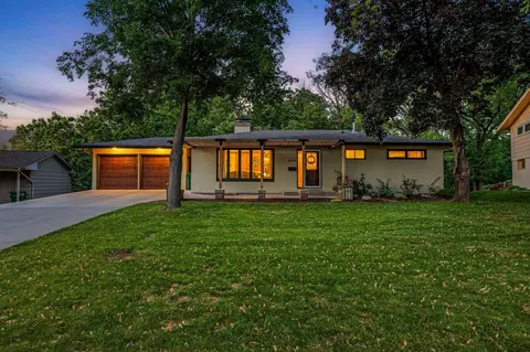 8545 Zenith Rd, Bloomington, MN 55431