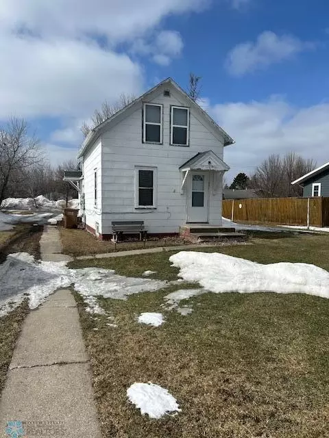 231 N Cavalier St, Pembina, ND 58271