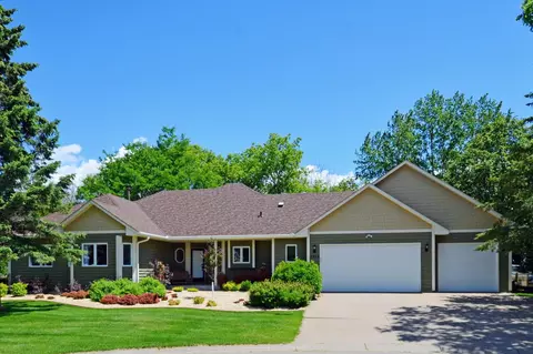 7734 44th St N, Oakdale, MN 55128