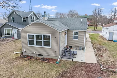 1127 N Main St, Fairmont, MN 56031