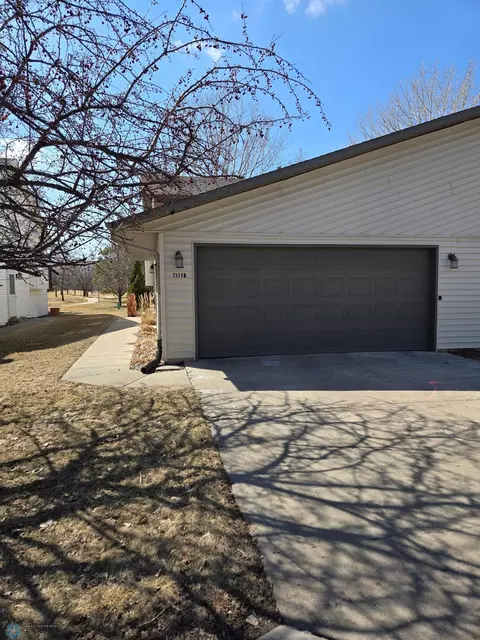 2526 25th Ave S #B, Fargo, ND 58103