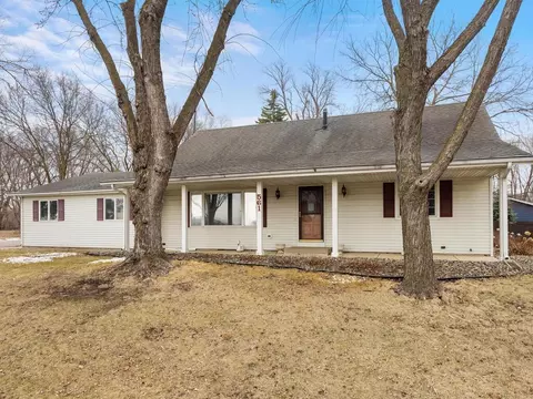 561 5th St N, Winsted, MN 55395