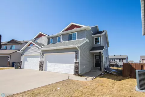 1217 39th Ave S, Moorhead, MN 56560