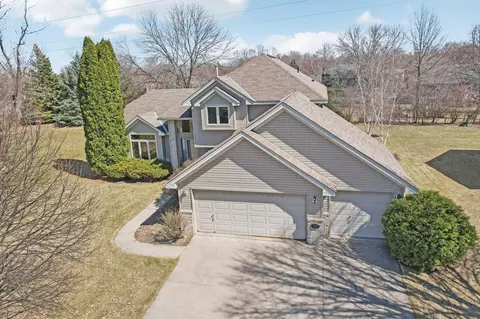 949 Coneflower Ct, Eagan, MN 55123