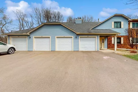 993 Heritage Ct E, Vadnais Heights, MN 55127