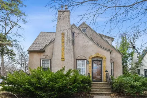 1464 Laurel Ave, Saint Paul, MN 55104