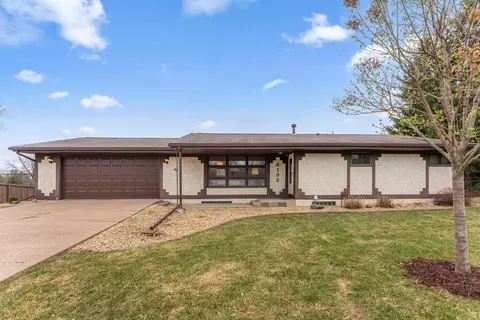 6132 Utah Ave N, New Hope, MN 55428