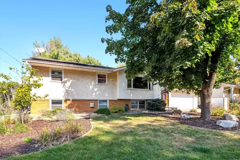443 Centennial Dr, Roseville, MN 55113