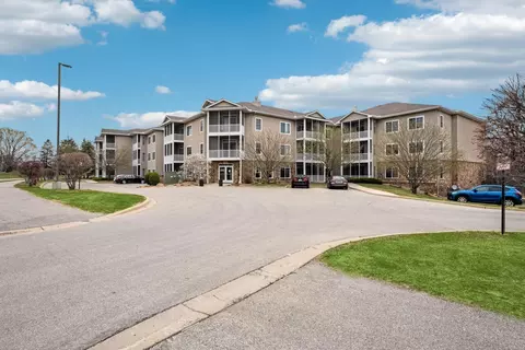 110696 Village Rd #116, Chaska, MN 55318
