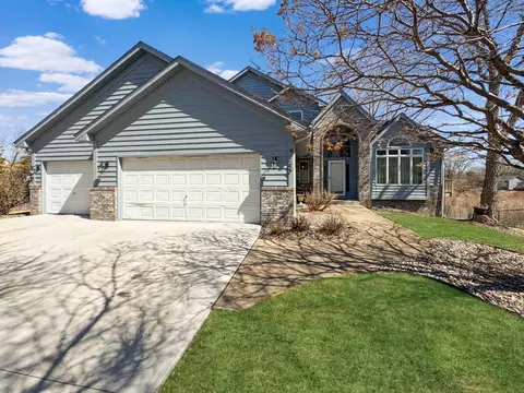 4240 Evergreen Ln N, Plymouth, MN 55441