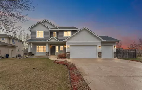 1206 Goldenray Dr, Faribault, MN 55021