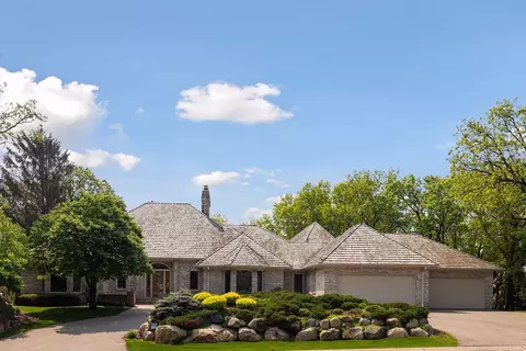 4 Antrim Ter, Edina, MN 55439