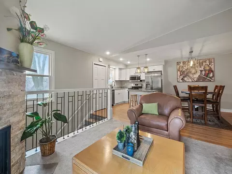 1034 E Travelers Trl #32, Burnsville, MN 55337