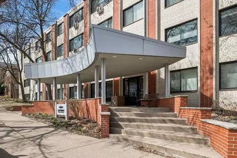 2700 W 44th St #111, Minneapolis, MN 55410