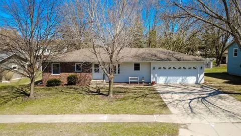 409 Stoney Point Rd SW, Hutchinson, MN 55350