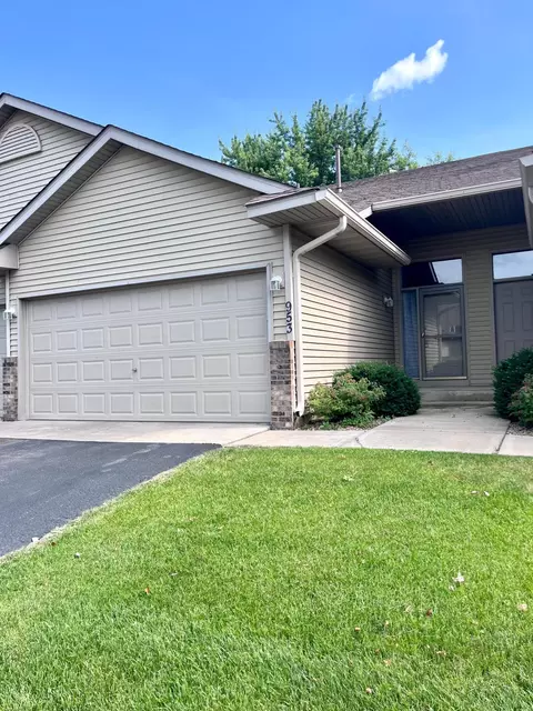 953 14th Ln SE, Cambridge, MN 55008