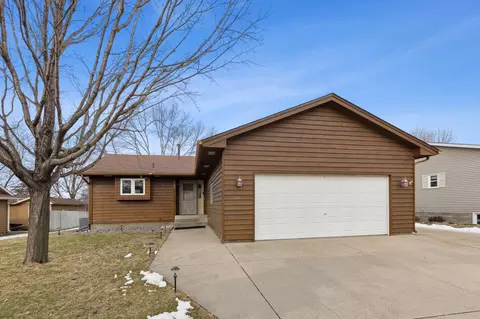 160 Westgate Dr, Winsted, MN 55395
