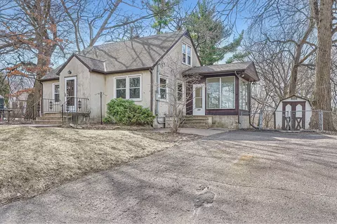 320 Rose Ln, Little Canada, MN 55117