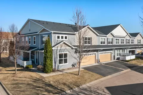 1825 Columbia Ln #8, Chanhassen, MN 55317