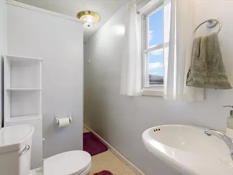Bath - 712 7th Ave NE, Brainerd, MN 56401 photo 1 of 1