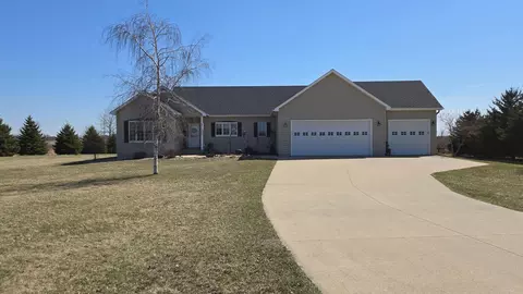 57407 NE 227th St, Austin, MN 55912