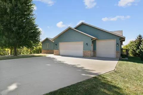 252 Oak Dr, Eagle Lake, MN 56024