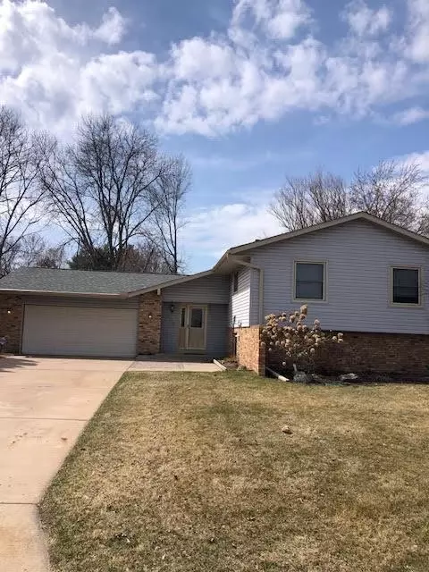 7909 Idaho Ave N, Brooklyn Park, MN 55445