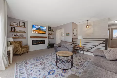 15105 County Road 5, Burnsville, MN 55306