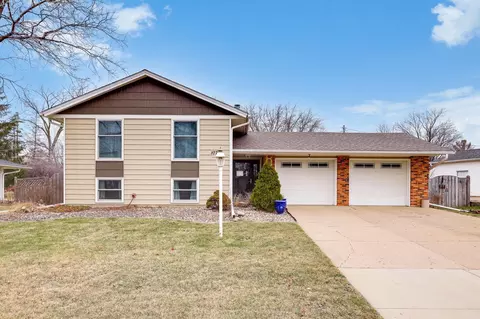 1079 Rome Dr, Apple Valley, MN 55124