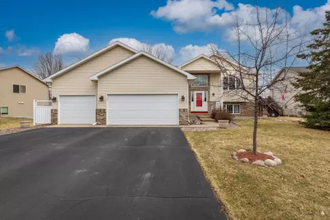 7924 Highland Dr, Lino Lakes, MN 55014