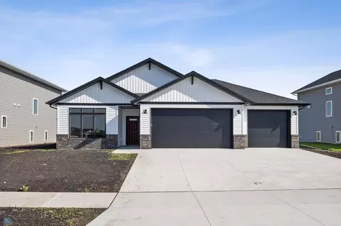 8500 61st St S, Horace, ND 58047