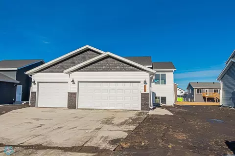 1140 Jill Dr W, West Fargo, ND 58078