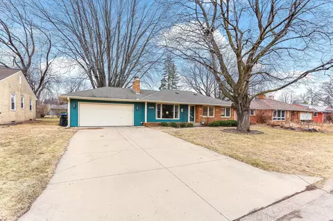 1410 Skillman Ave W, Roseville, MN 55113