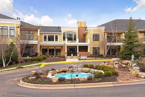715 Linden St #107, Mendota Heights, MN 55118