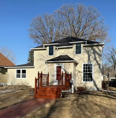 924 Knight Ave N, Thief River Falls, MN 56701