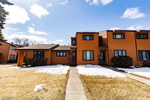 2207 4th Ave S, Moorhead, MN 56560