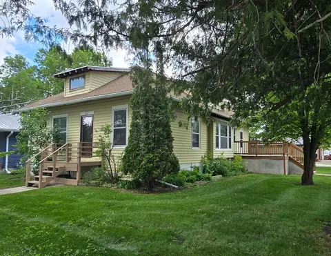 421 7th Ave SE, Pipestone, MN 56164