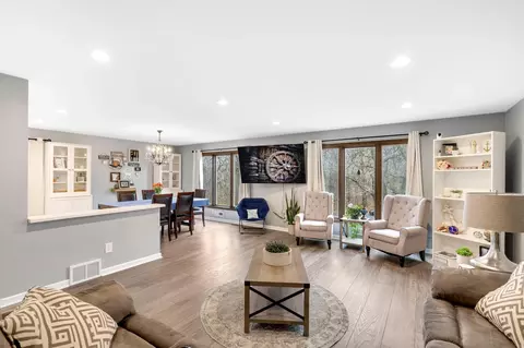 413 Brandywine Dr, Burnsville, MN 55337