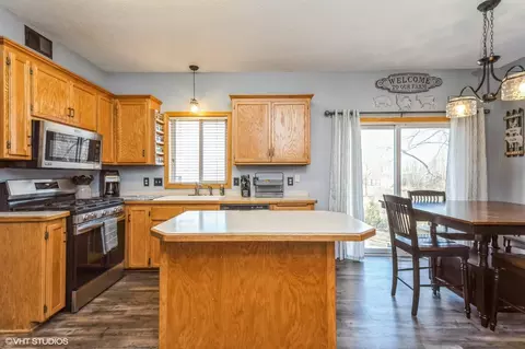 Kitchen - 1949 Eagle Trl, Centerville, MN 55038 photo 2 of 4