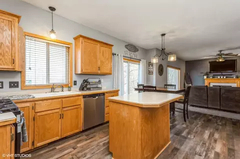 Kitchen - 1949 Eagle Trl, Centerville, MN 55038 photo 3 of 4