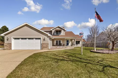 827 Lancer Dr NE, Owatonna, MN 55060