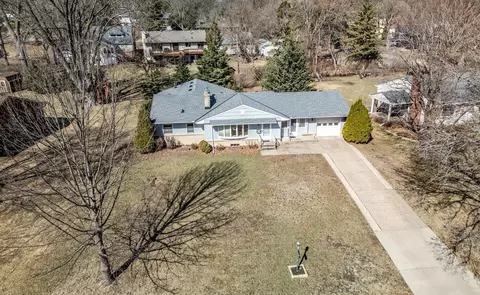 2021 Kenwood Dr E, Maplewood, MN 55117