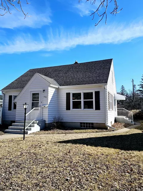 206 4th Ave NE, Saint Cloud, MN 56304