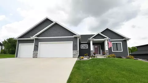 530 Mulligan Dr, Zumbrota, MN 55992